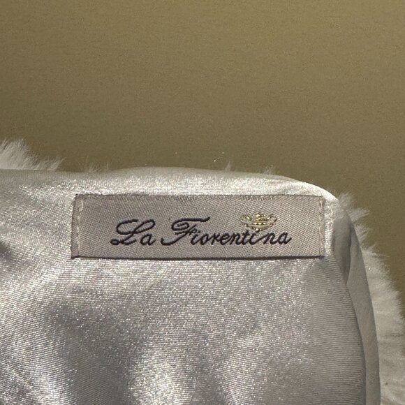 La Fiorentina Faux Fur Poncho O/S - Picture 3 of 3